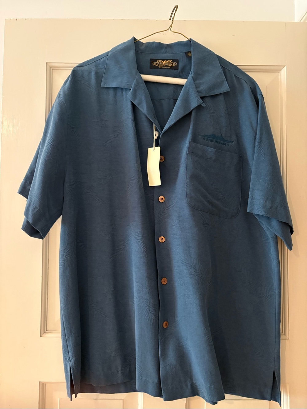 NWT Men's Short-Sleeve Button-Down Shirt in Steel Blue. Size Med. BAE Systems